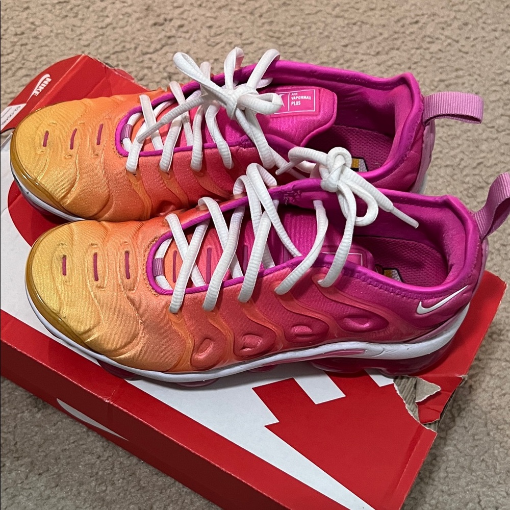 Nike womens Gradient Sneakers - Pink and Orange